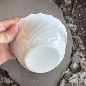 Vtg Arcopal 2‎ set France Milk Glass 6.25" Bowls Scalloped Swirl Elegant Durable